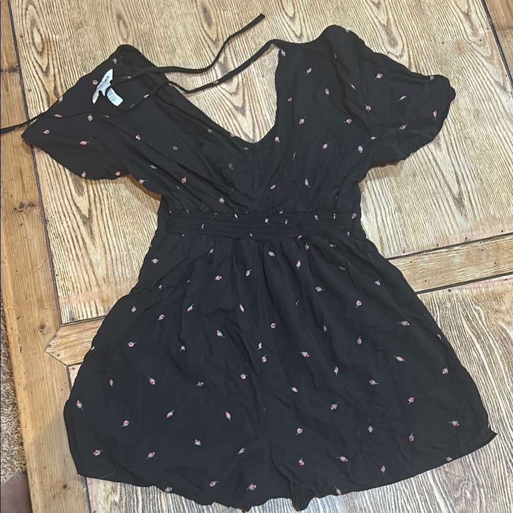 5/$20 BUNDLE 🎈 Black Floral Romper box 5 - Picture 4 of 4